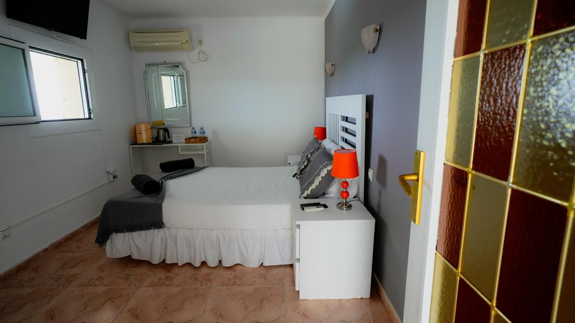 La Casa De Mima Bed & Breakfast Cubelles Room photo