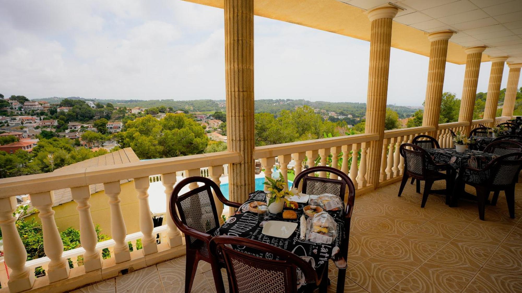La Casa De Mima Bed & Breakfast Cubelles Exterior photo